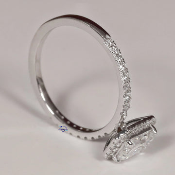 Make a bold impression with this 14 kt white gold emerald round cut ring with VVS clarity Gurukrupa-Gems