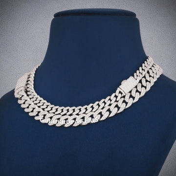 18K Gold Cuban Chain with Full VVS Iced Out Links & Luxury Clasp Lock Gurukrupa-Gems