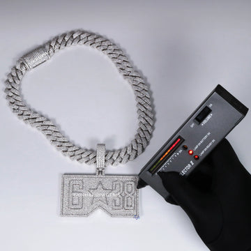 Introducing our stylish cuban chain pendant with vvs clarity diamond in 14 kt white gold for unisex Gurukrupa-Gems