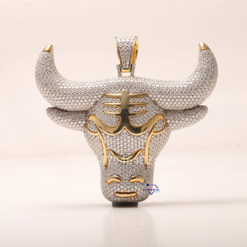 Luxurious Custom made 14 kt white gold diamond pendant for men with VVS clarity diamonds