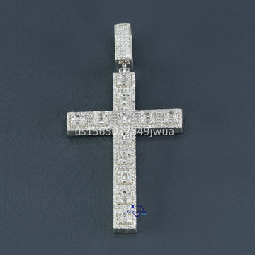 Luxury diamond pendant in 14 kt white gold with vvs clarity diamond crafted for unisex