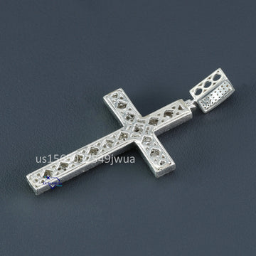 Luxury diamond pendant in 14 kt white gold with vvs clarity diamond crafted for unisex
