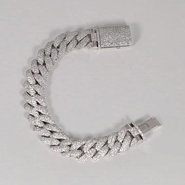 On trend men's 14kt gold bracelet showcasing IGI certified lab grown diamonds with impectable VVS clarity Gurukrupa-Gems