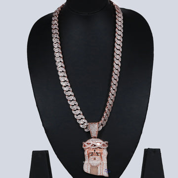 Shine with extravagance in our 14kt gold hip hop chain, featuring a pendant and enhanced VVS clarity Gurukrupa-Gems