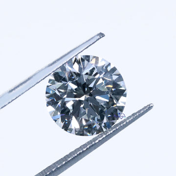 White color round brilliant cut lab grown diamond with VVS clarity suitable for any jewel design-Gurukrupa-Gems