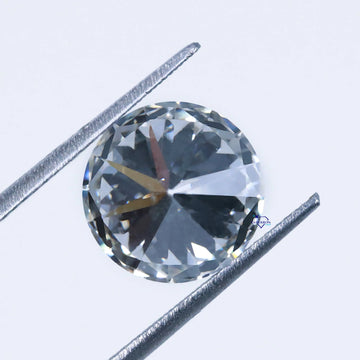 White color round brilliant cut lab grown diamond with VVS clarity suitable for any jewel design-Gurukrupa-Gems